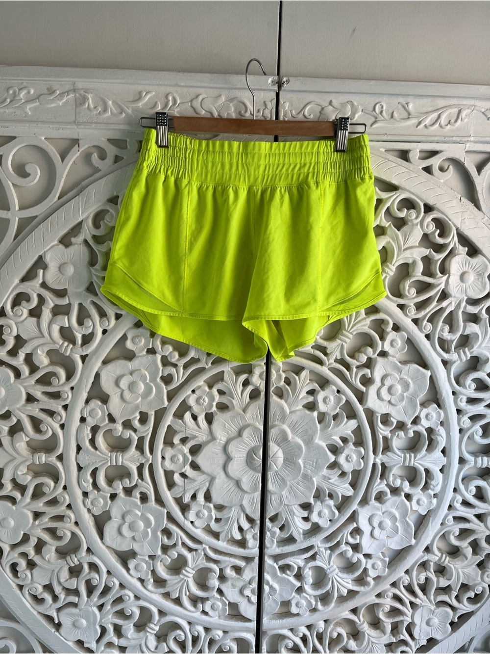 Lululemon Neon Yellow Speed Shorts Size 6 Lined Run Shorts